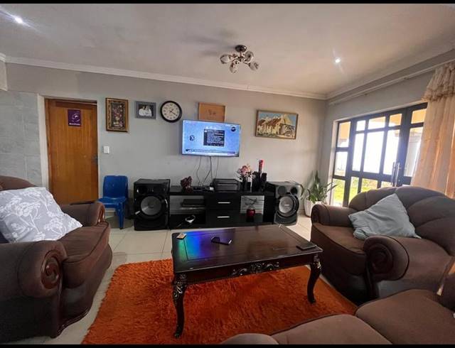 5 BEDROOM HOUSE FOR SALE IN NOSITHA